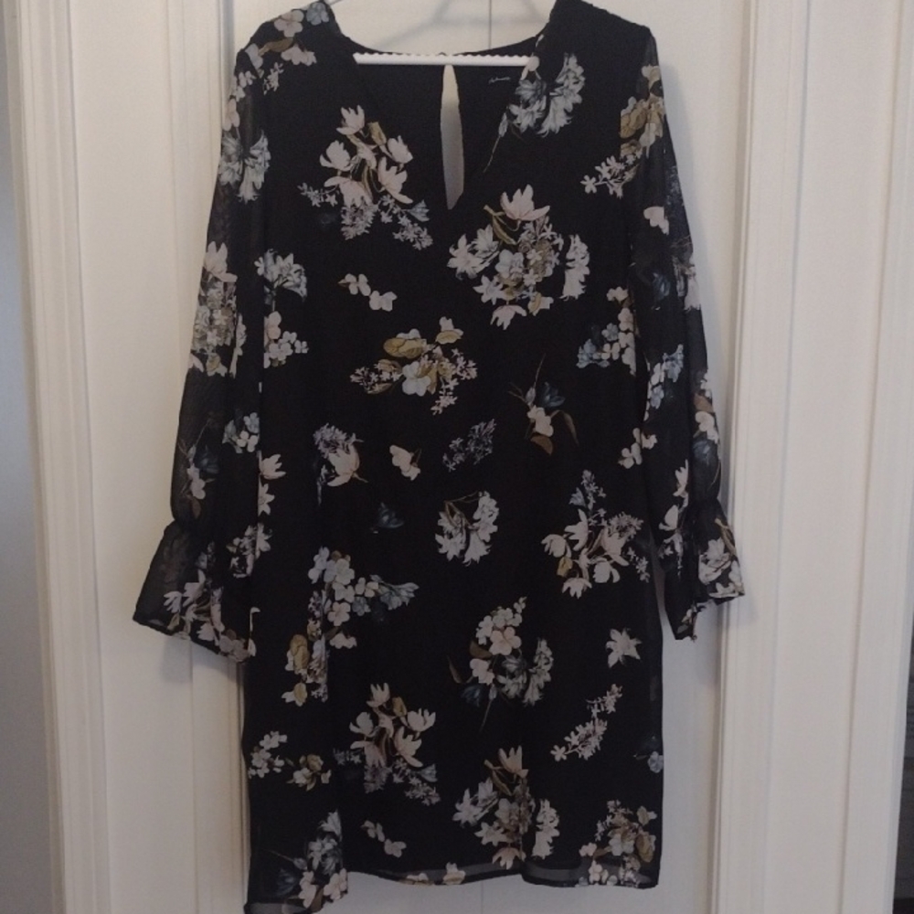 Reitmans Black Sheath Dress with Bell Sleeves and V-Neck Ptp24"